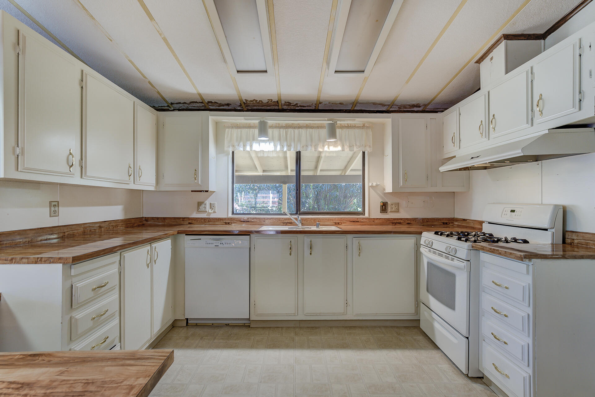 4470 Eagle Nest Road Redding, CA 96003 - Photo 14 of 32 MYS00377_8_9