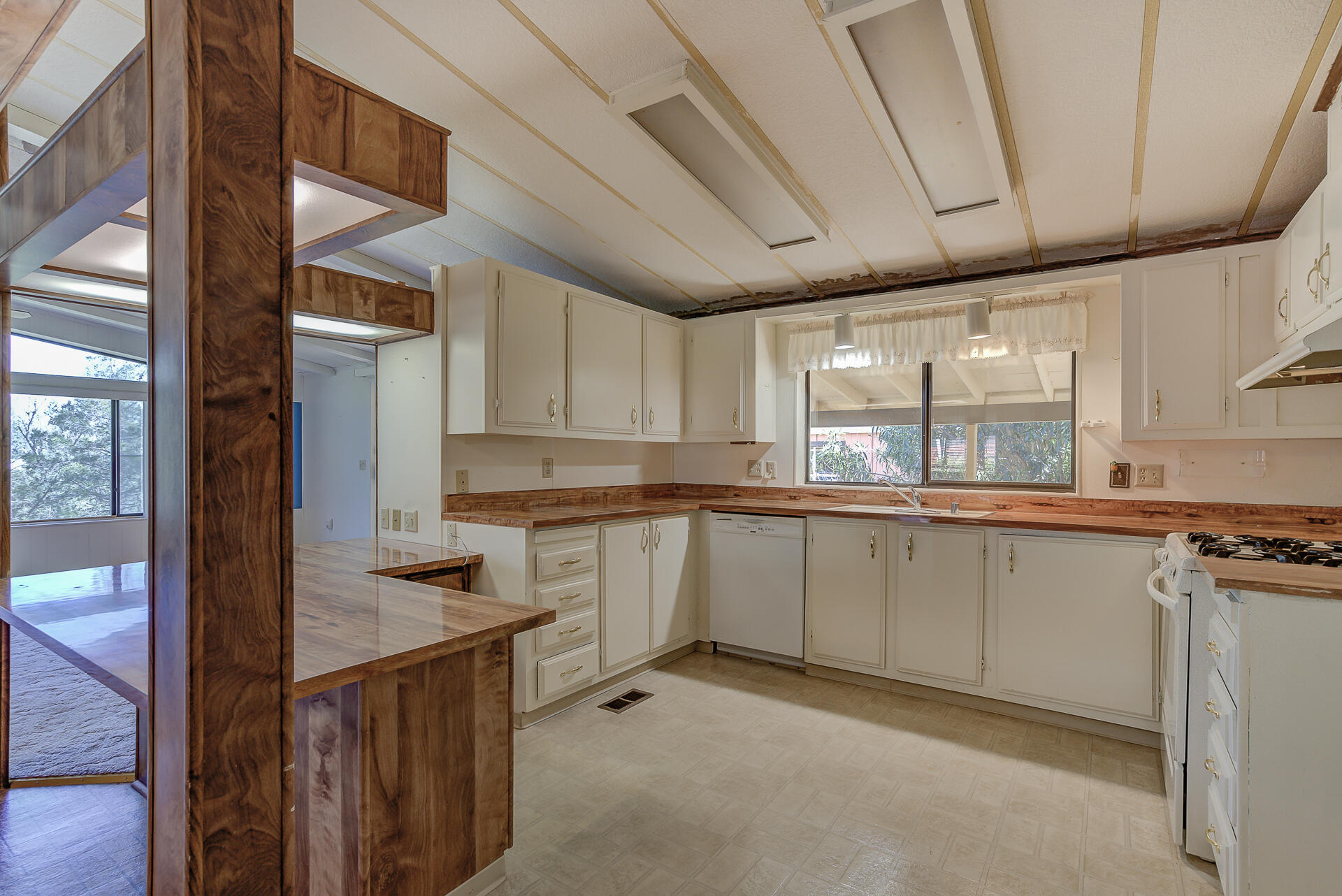 4470 Eagle Nest Road Redding, CA 96003 - Photo 15 of 32 MYS00365_6_7