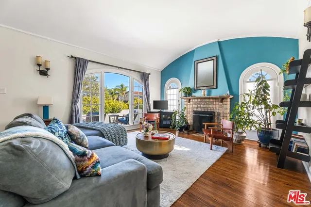 $1,888,888 | 1569 South Orange Grove Avenue, Los Angeles, CA 90019