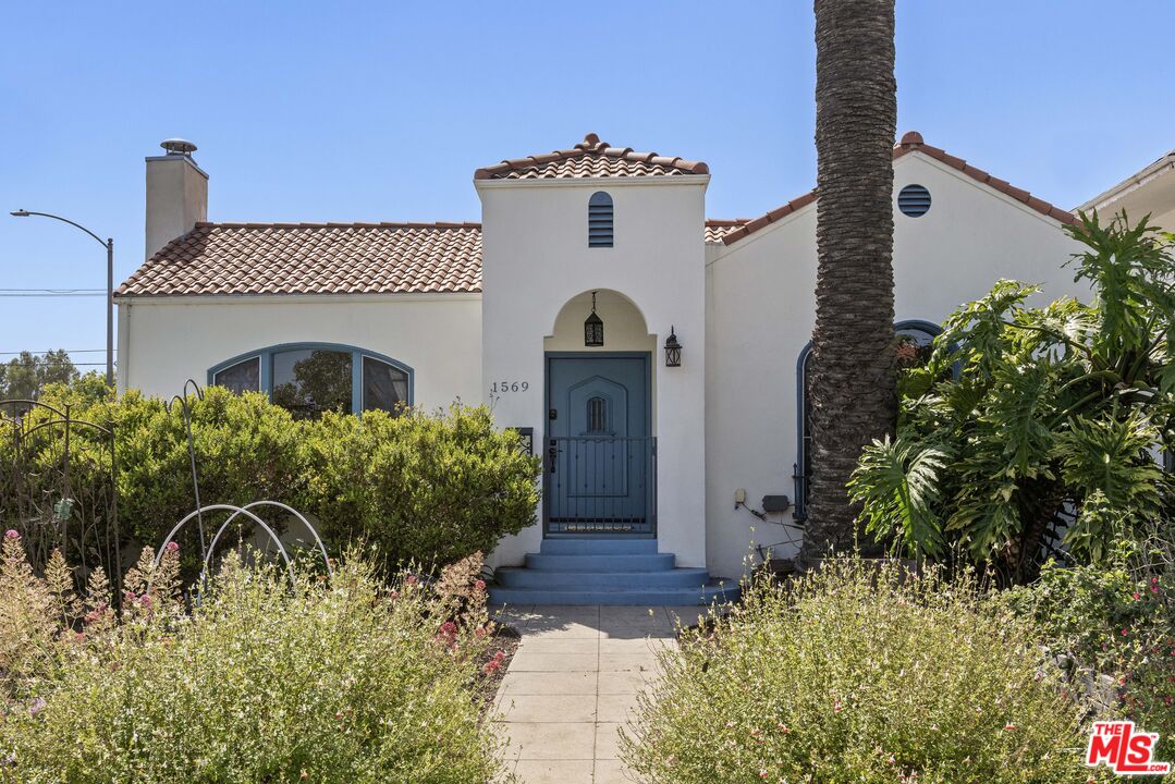 1569 South Orange Grove Avenue Los Angeles, CA 90019 - Photo 2 of 47