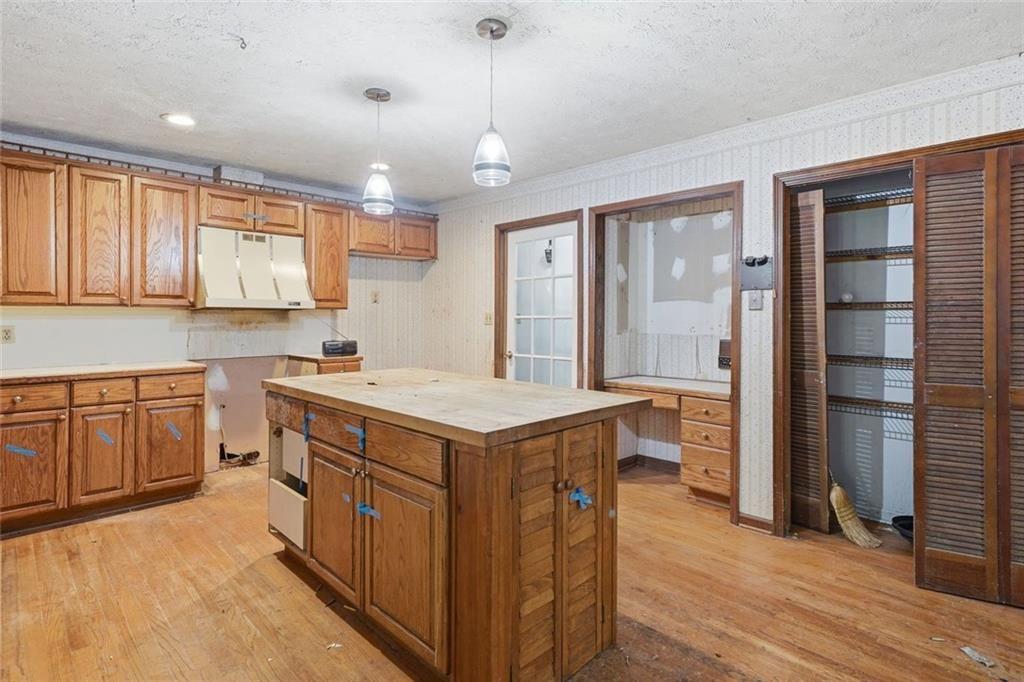 1453 Clearview Drive Northwest Acworth, GA 30102 - Photo 8 of 50 a kitchen that has a lot of cabinets in it