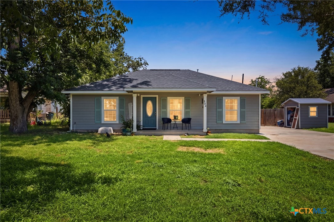554 West Austin Street Luling, TX 78648 - Photo 2 of 47