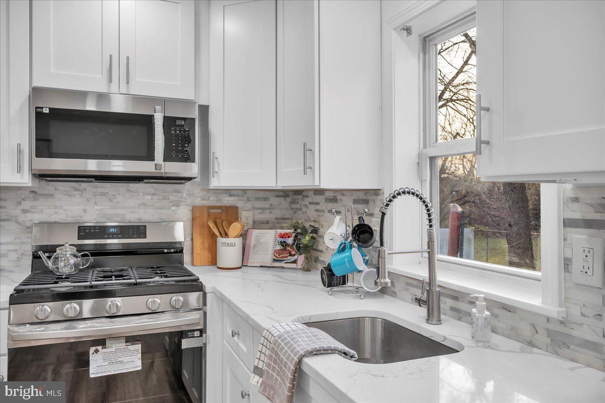 348 Silk Street Lawnside, NJ 08045 - Photo 3 of 23