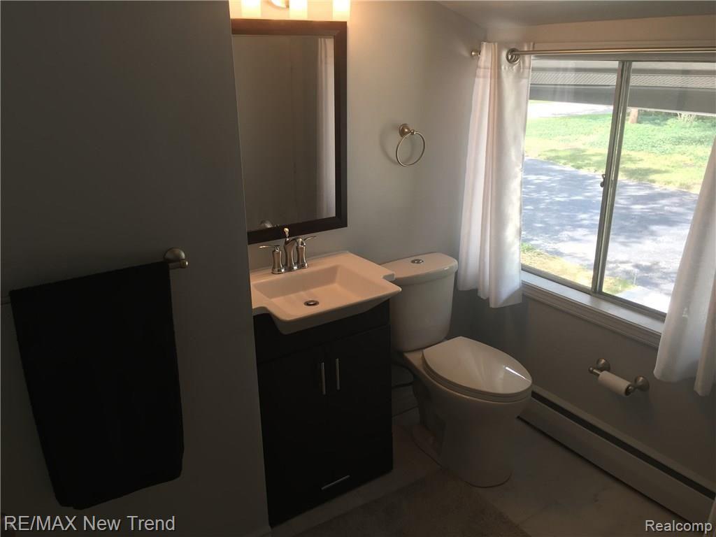 29765 Highmeadow Road Farmington Hills, MI 48334 - Photo 16 of 28