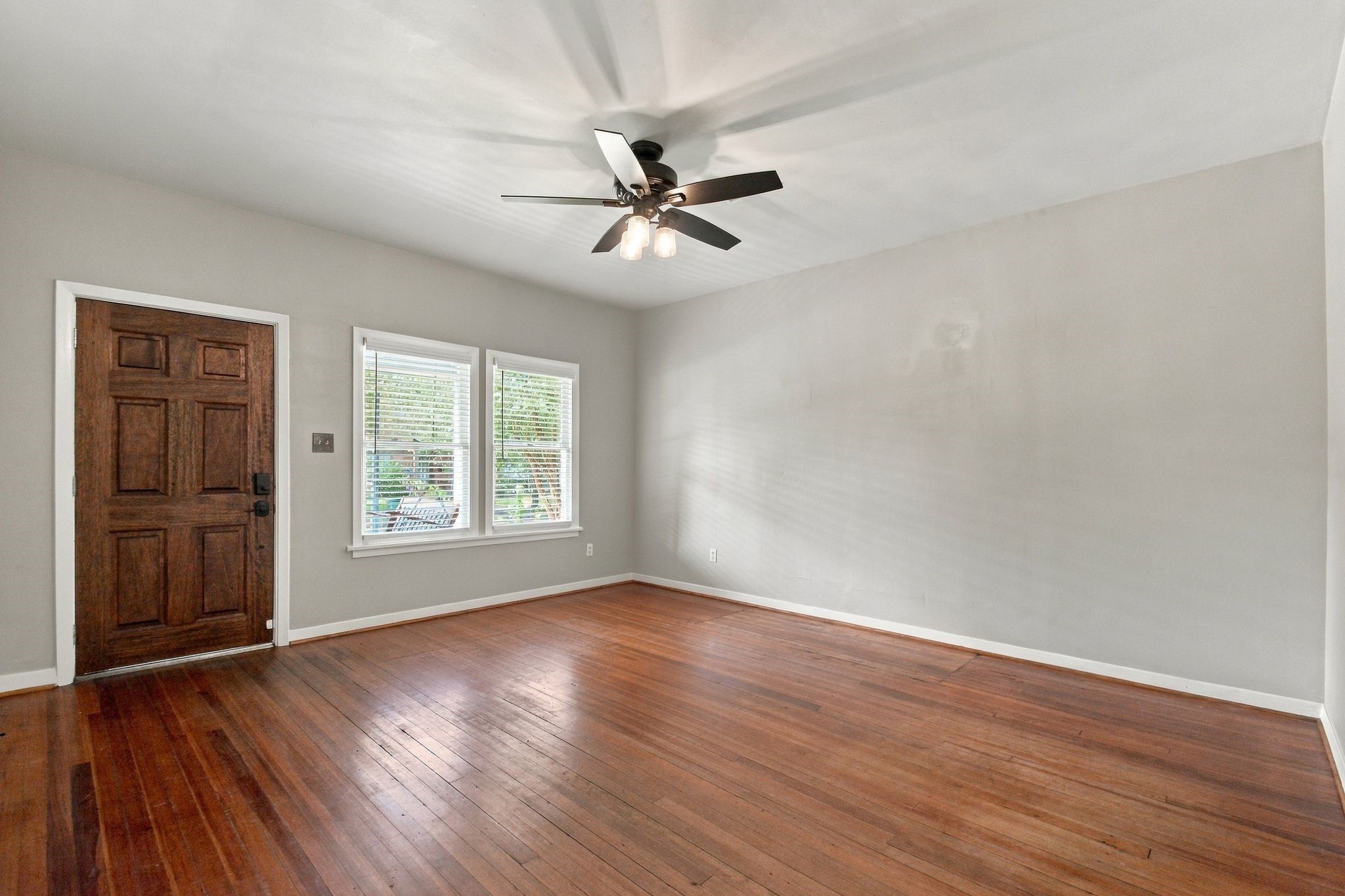 905 Pizer Street Houston, TX 77009 - Photo 3 of 20 Gallery Image 3