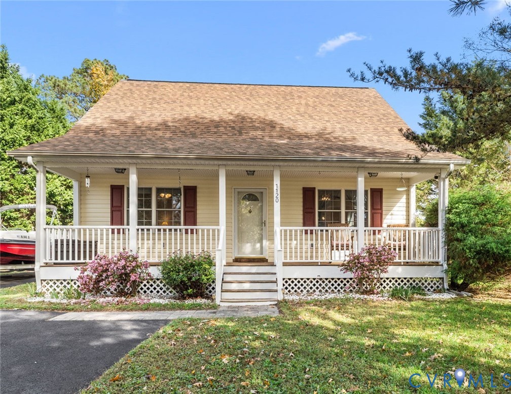 1120 South Glebe Road Montross, VA 22520 - Photo 1 of 31 a front view of a house with a garden