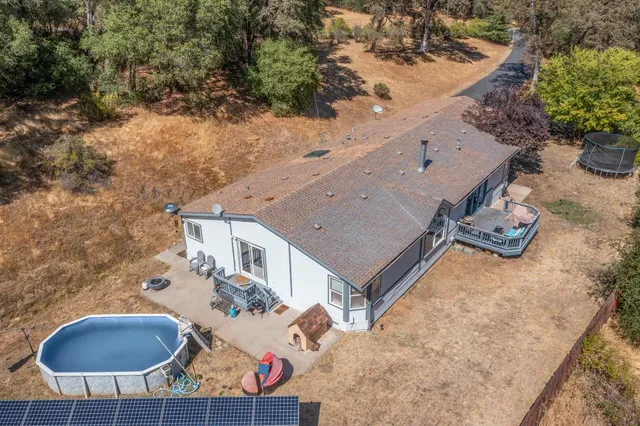 an aerial view of a house having yard