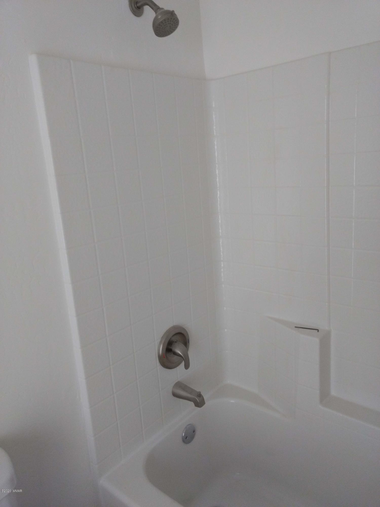 9 County Road Show Low, AZ 85901 - Photo 15 of 46 a bathroom with a bathtub