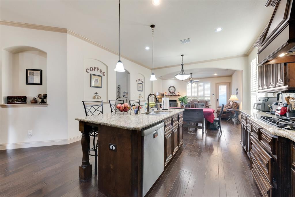 5056 Empire Way Irving, TX 75038 - Photo 7 of 39 Large kitchen breakfast bar and a center island with sink