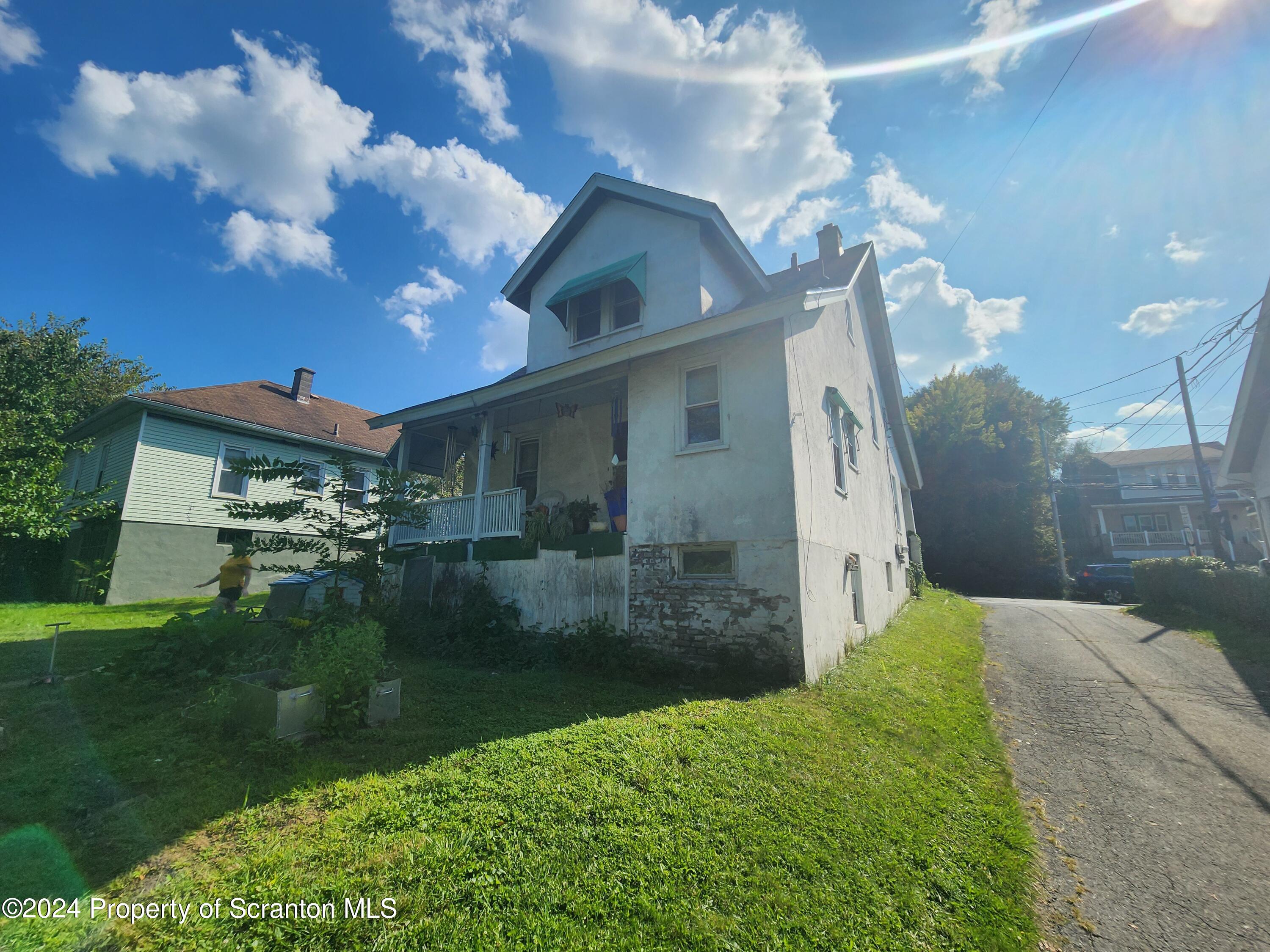 941 Moosic Street Scranton, PA 18505 - Photo 3 of 7 Gallery Image 3