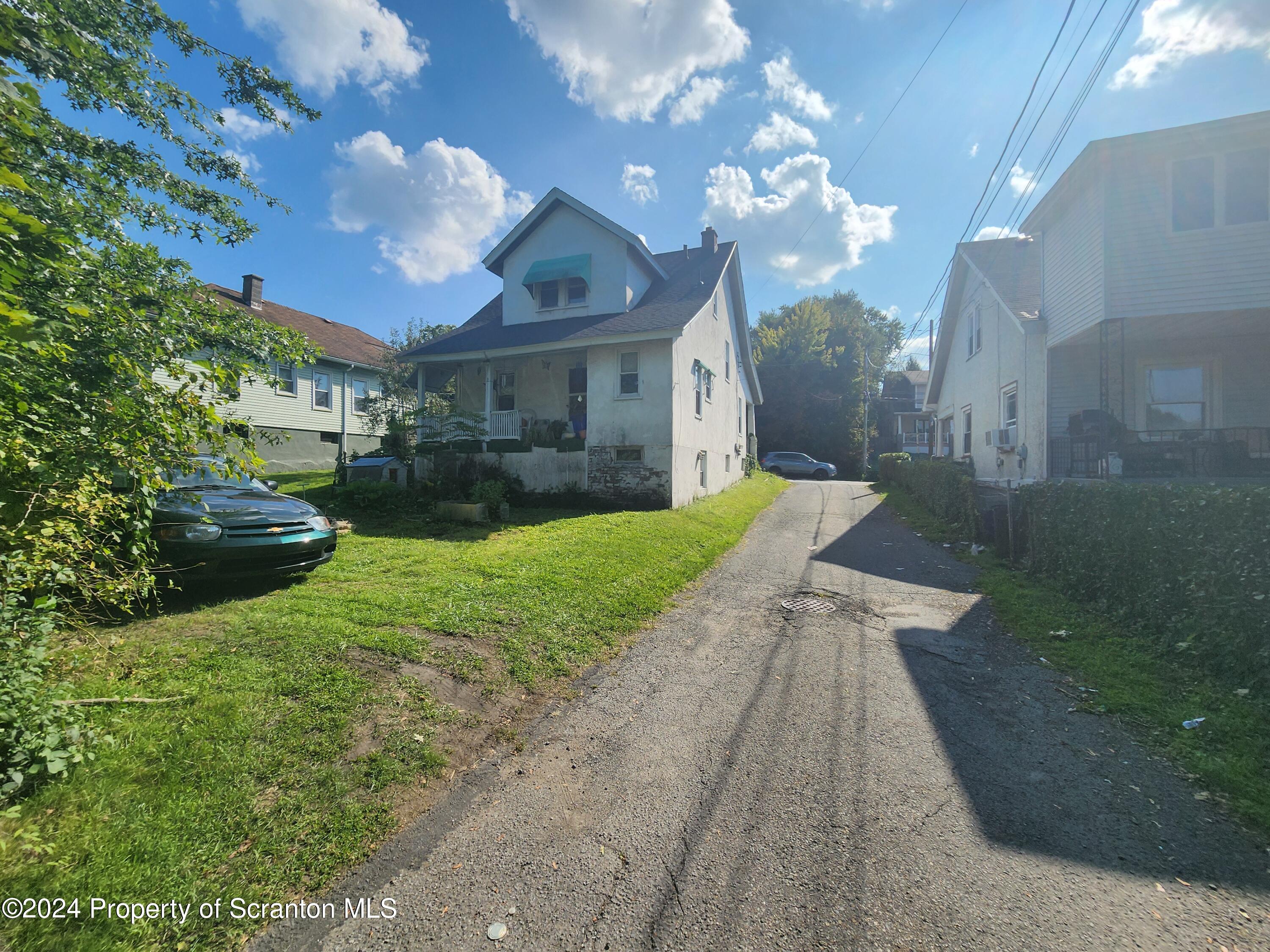 941 Moosic Street Scranton, PA 18505 - Photo 4 of 7 Gallery Image 4