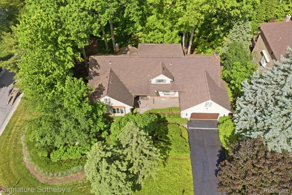 $815,000 | 3215 Woodview Lake Road, West Bloomfield, MI 48323
