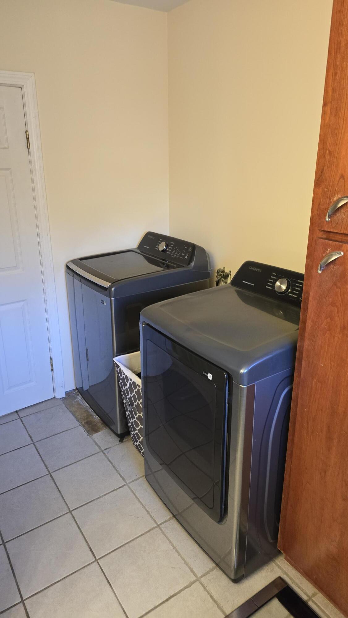 66 Dill Street Lewiston, ME 04240 - Photo 22 of 32 20251115_141621