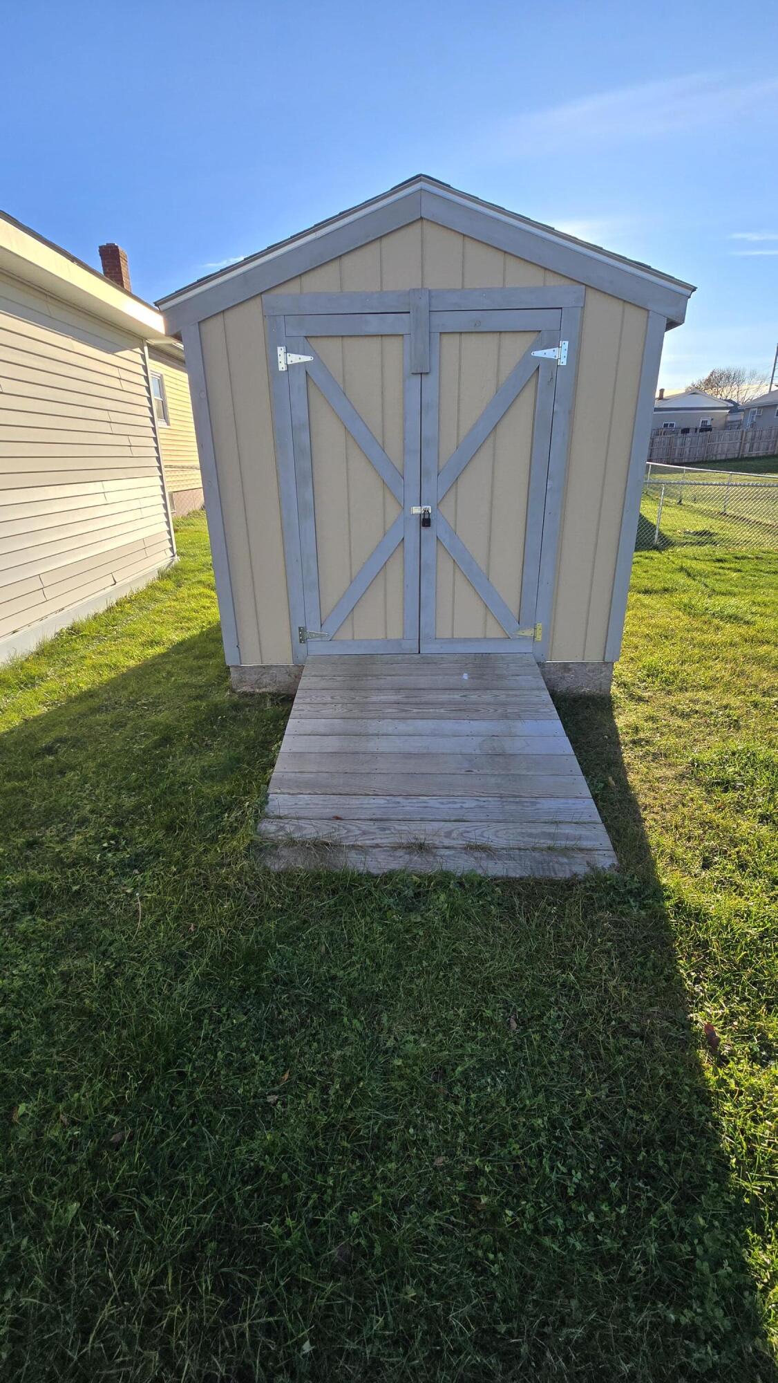 66 Dill Street Lewiston, ME 04240 - Photo 5 of 32 20251115_144247