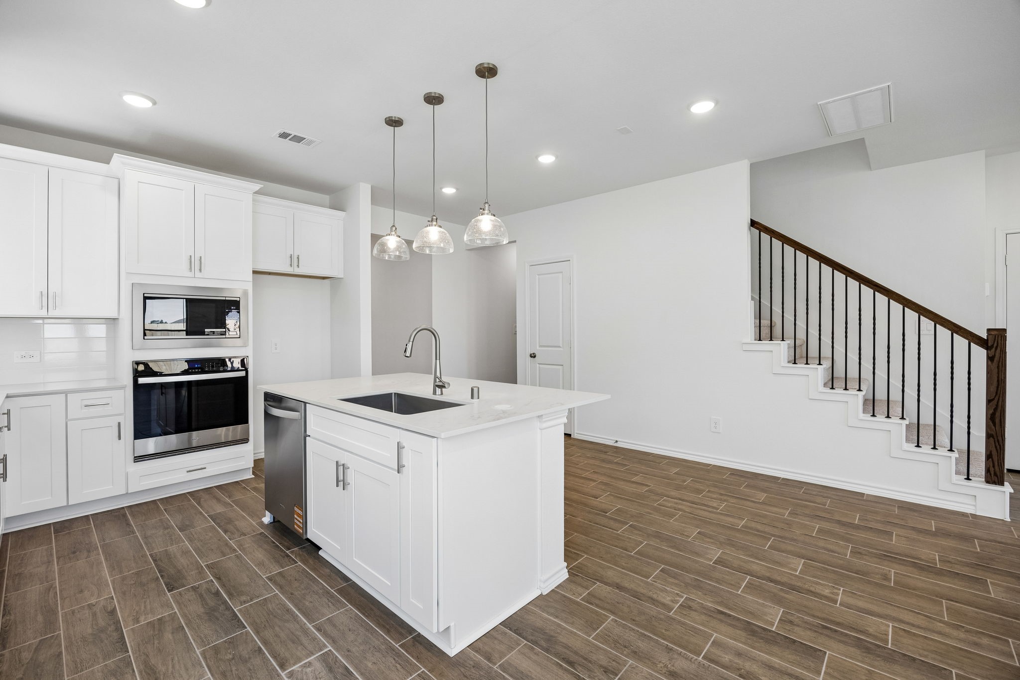 562 Ruby Bnd Lane Montgomery, TX 77356 - Photo 4 of 42