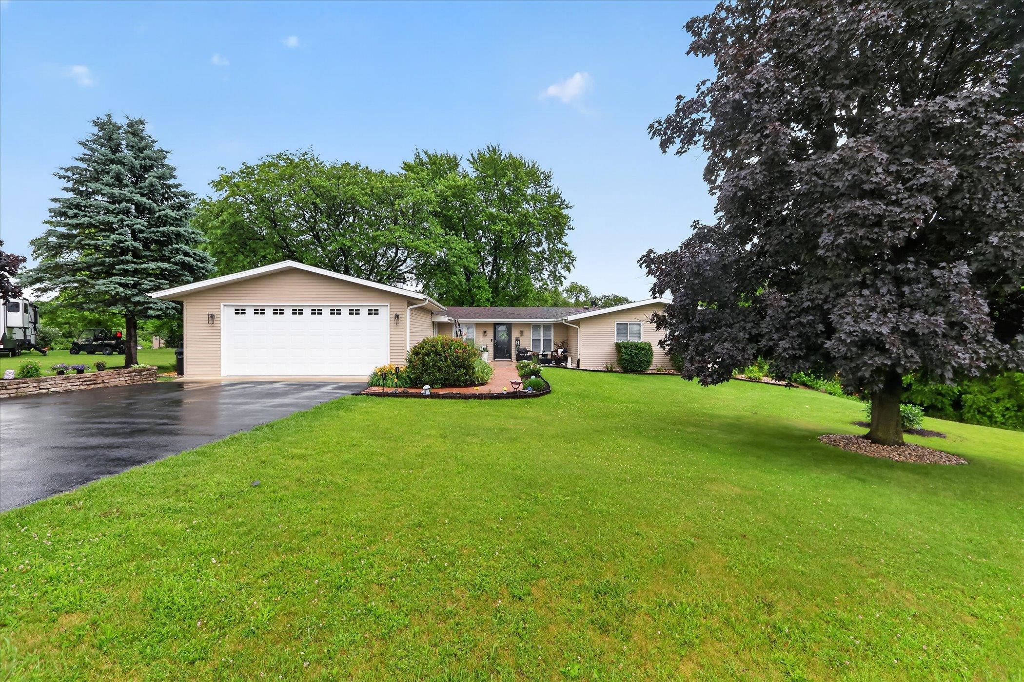 10721 Grover Oaks Road Roscoe, IL 61073 - Photo 4 of 61 Gallery Image 4