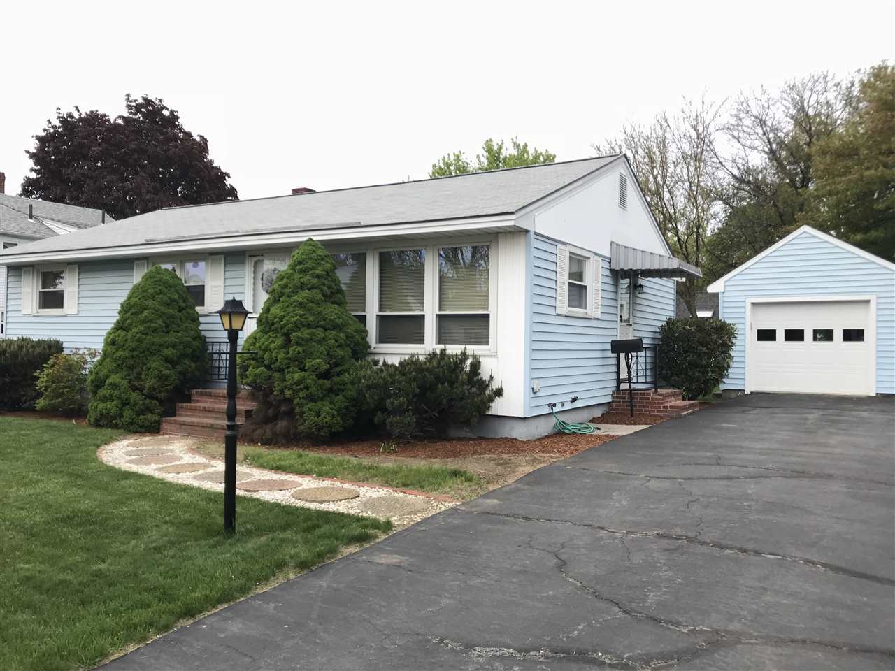 166 Manning Street Manchester, NH 03103 - Photo 3 of 38