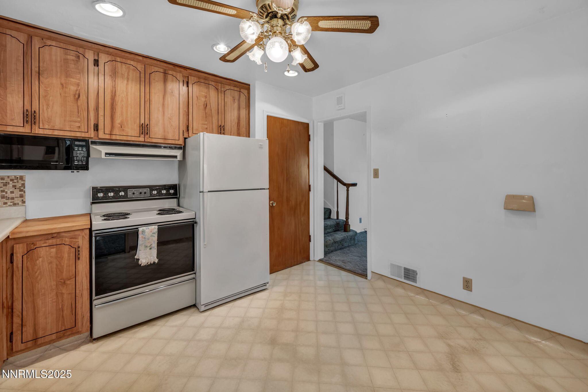 895 Stoker Avenue Reno, NV 89503 - Photo 15 of 43 15-web-or-mls-895-stoker-ave