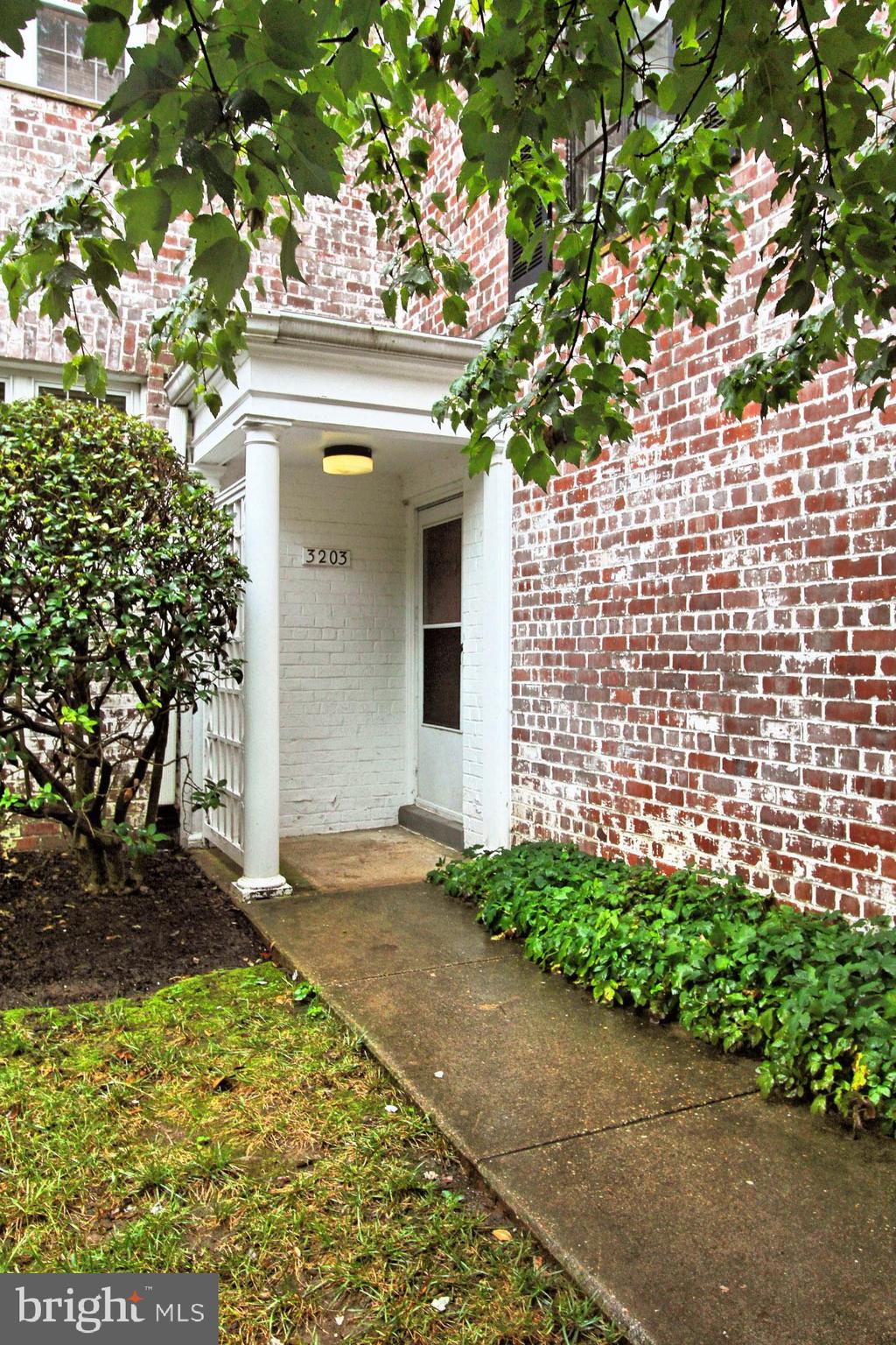 3203 Gunston Road Alexandria, VA 22302 - Photo 3 of 31 Entrance to 3203 Gunston Road.
