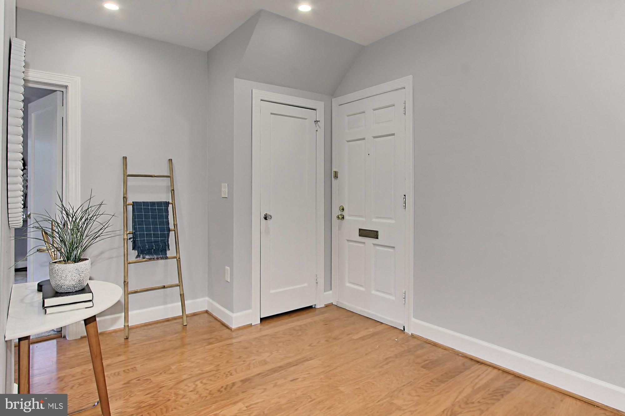 3203 Gunston Road Alexandria, VA 22302 - Photo 4 of 31 Gallery Image 4