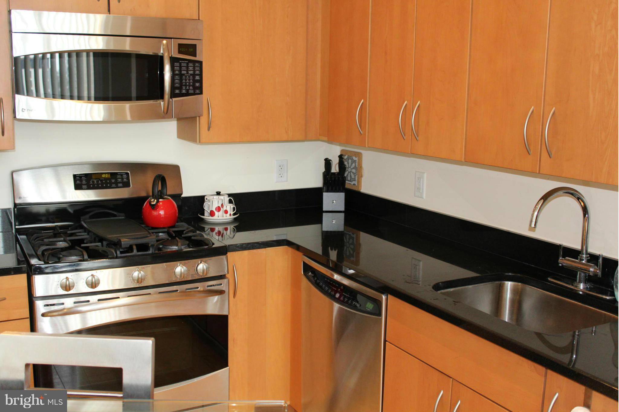 811 4th Street Northwest, Unit 814 Washington, DC 20001 - Photo 12 of 30 Kitchen