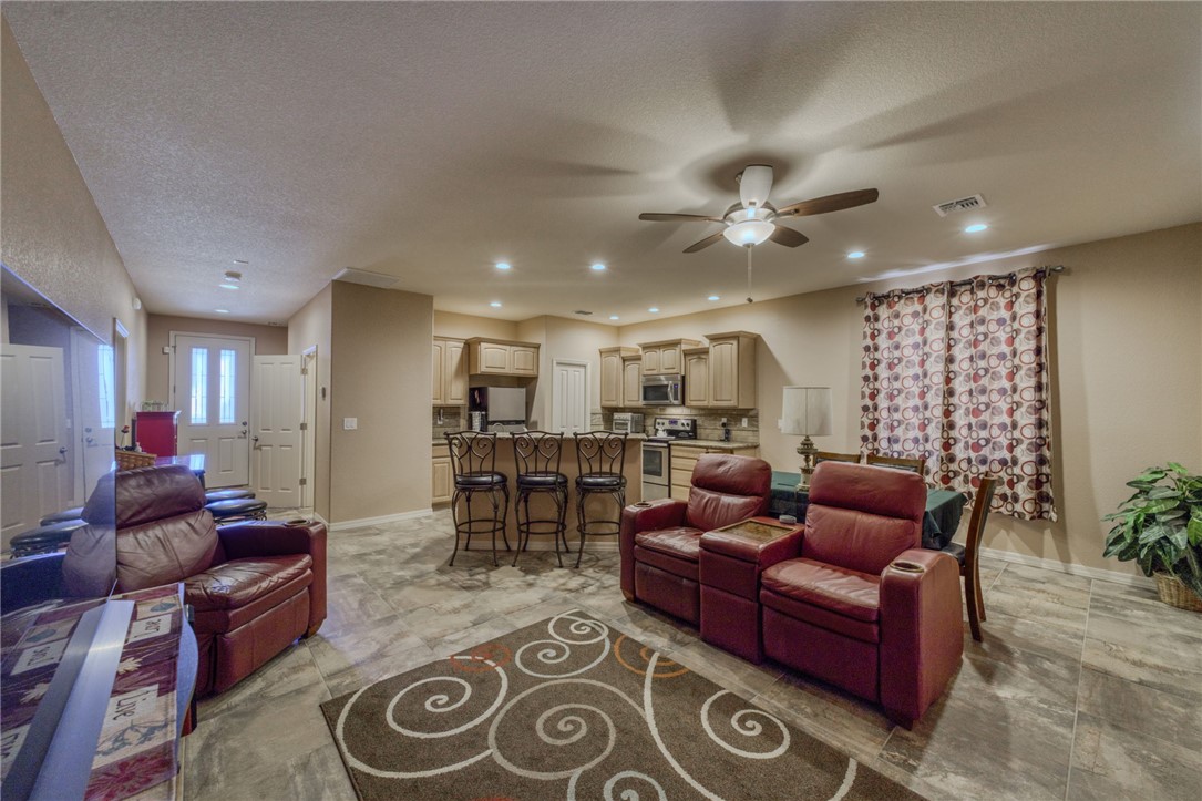 2614 Nez Perce Road Fort Mohave, AZ 86426 - Photo 24 of 74 Living Room