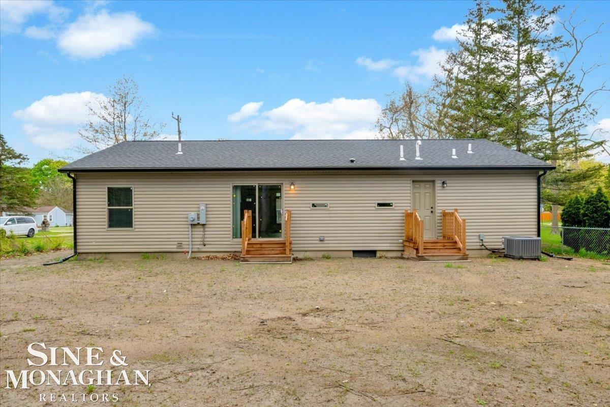 2060 Washington Street Algonac, MI 48001 - Photo 34 of 37