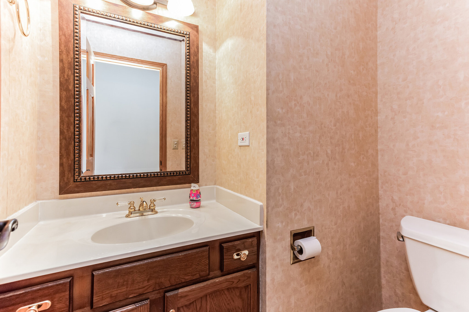 508 North Walnut Lane Schaumburg, IL 60107 - Photo 11 of 25 a bathroom with a sink and a mirror