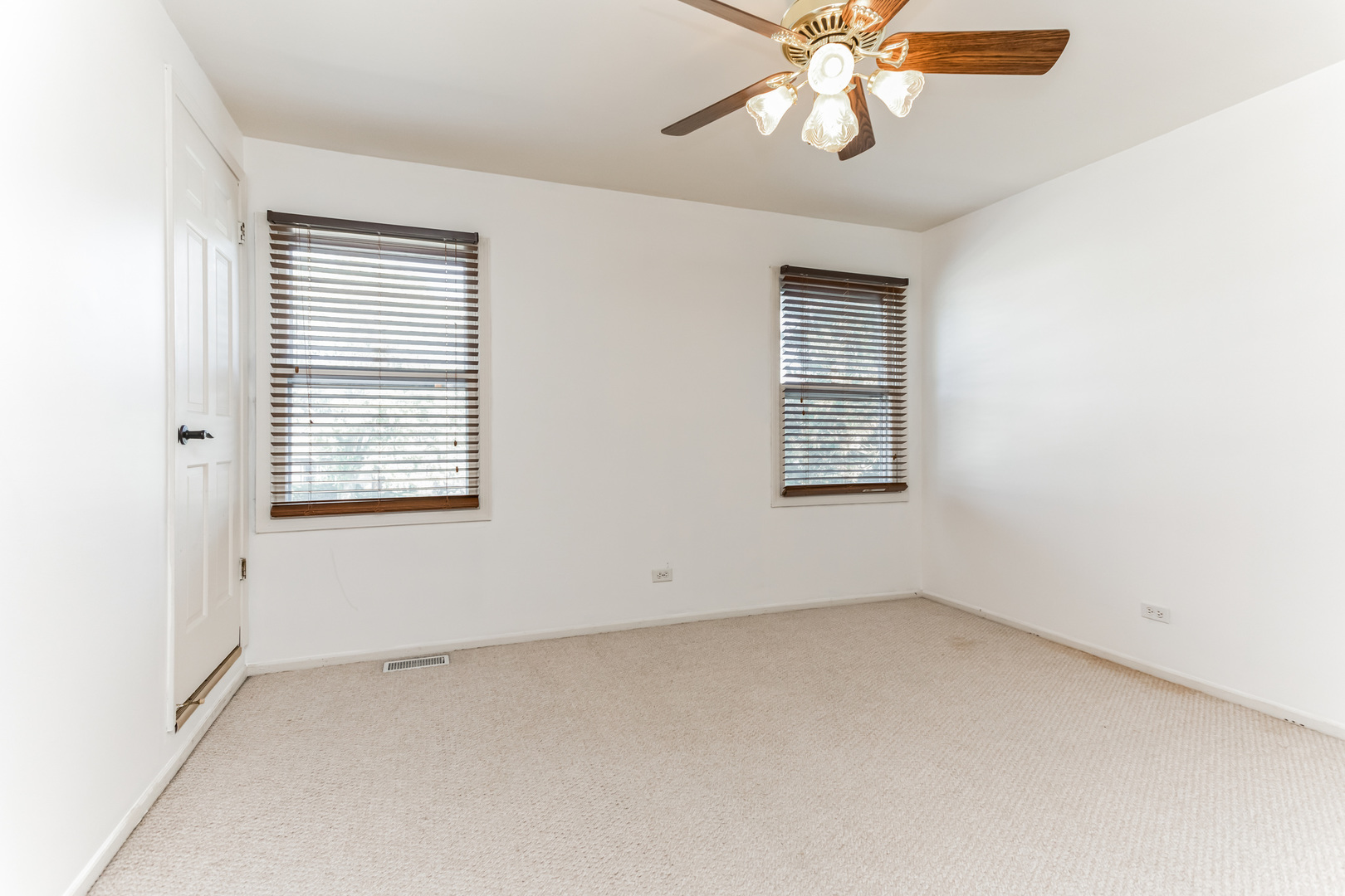 508 North Walnut Lane Schaumburg, IL 60107 - Photo 15 of 25 an empty room with a window