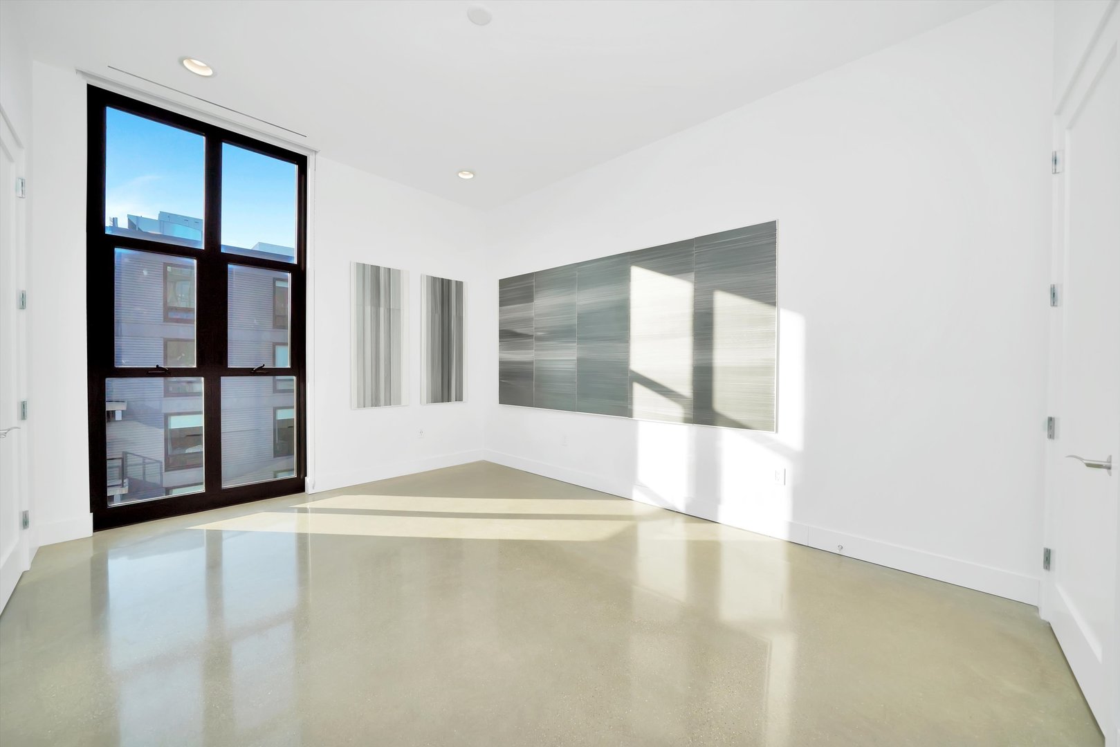 900 West Washington Boulevard, Unit 701 Chicago, IL 60607 - Photo 17 of 24 a view of an empty room with a window