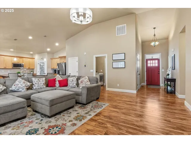 $630,000 | 119 Duniway Court Southeast, Salem, OR 97306