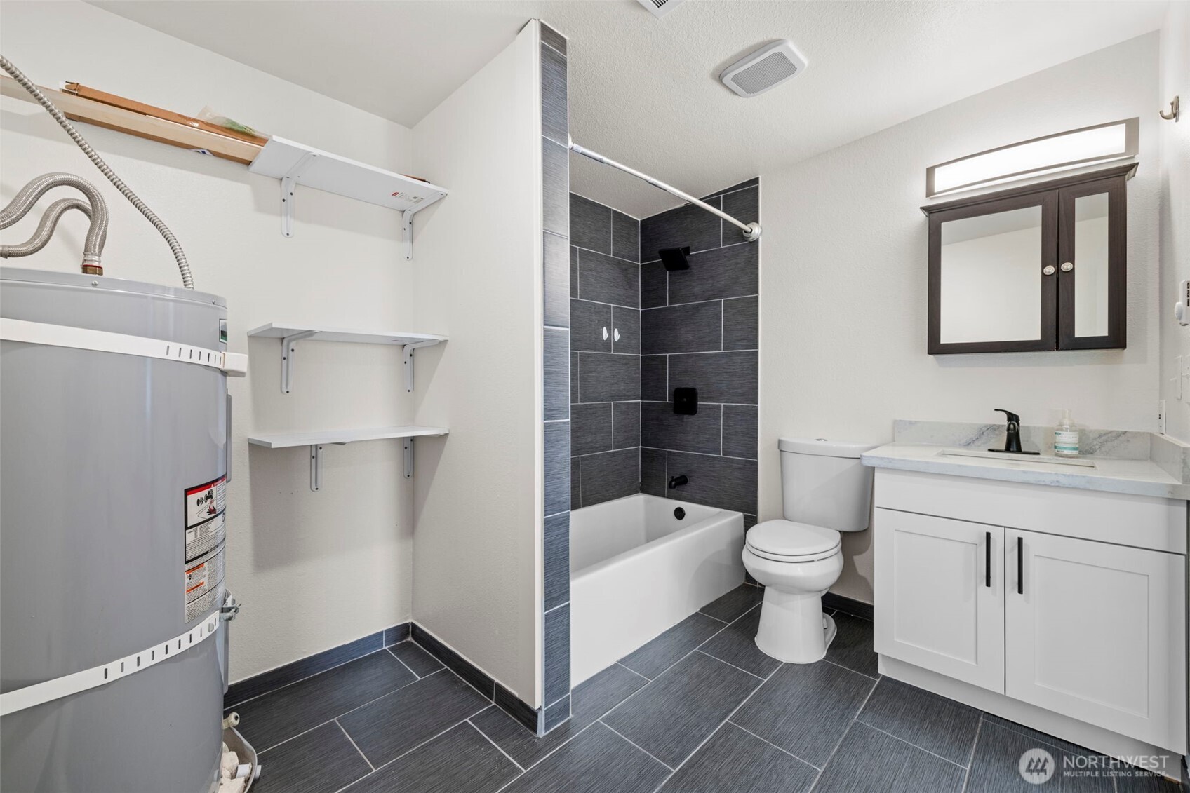 2104 Rockefeller Avenue, Unit 1716 Everett, WA 98201 - Photo 23 of 39 Gallery Image 23