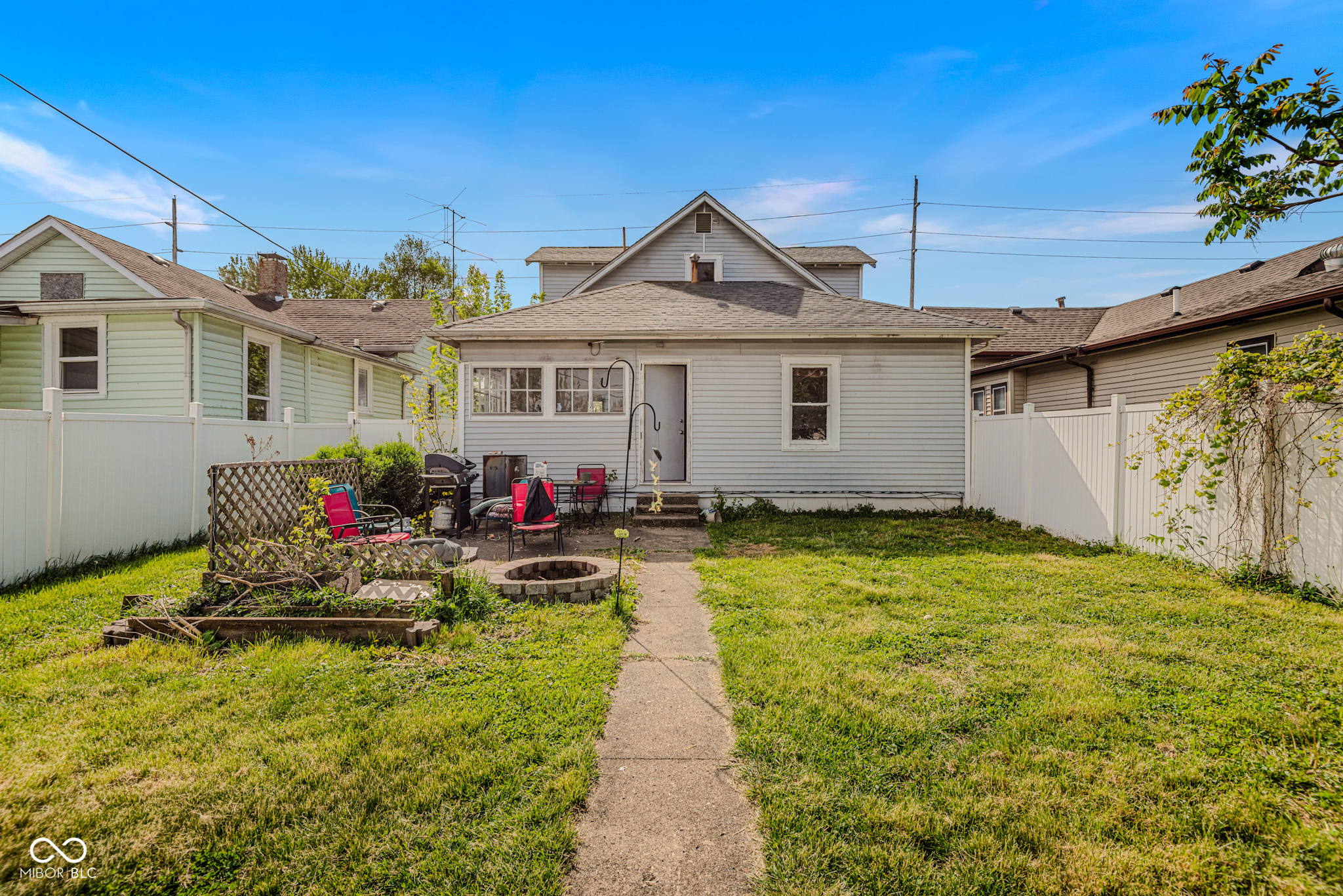 1409 Pearl Street Columbus, IN 47201 - Photo 4 of 20
