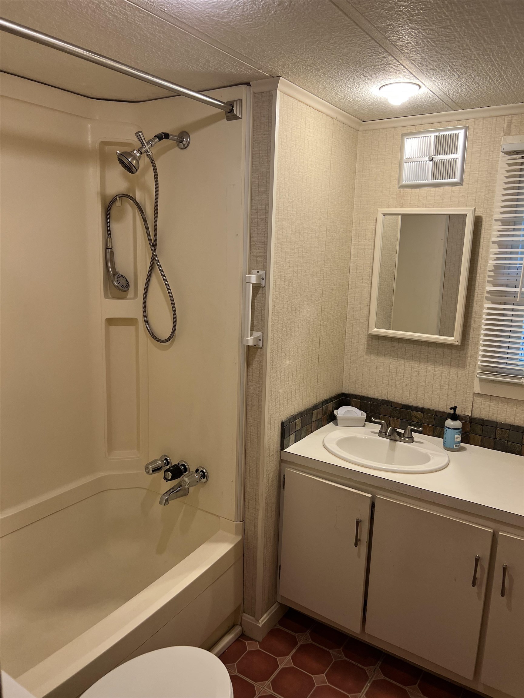 18 Winding Hill Road Brattleboro, VT 05301 - Photo 3 of 14 Gallery Image 3