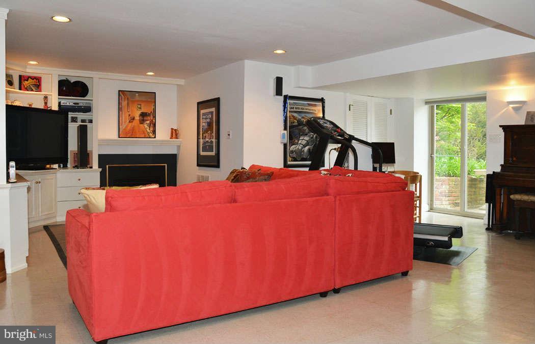 7832 Aberdeen Road Bethesda, MD 20814 - Photo 22 of 30 Family Room