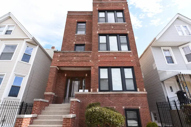$2,500 | 2935 North Lawndale Avenue, Unit 3, Chicago, IL 60618