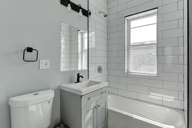 $2,450 | 2935 North Lawndale Avenue, Unit 3, Chicago, IL 60618