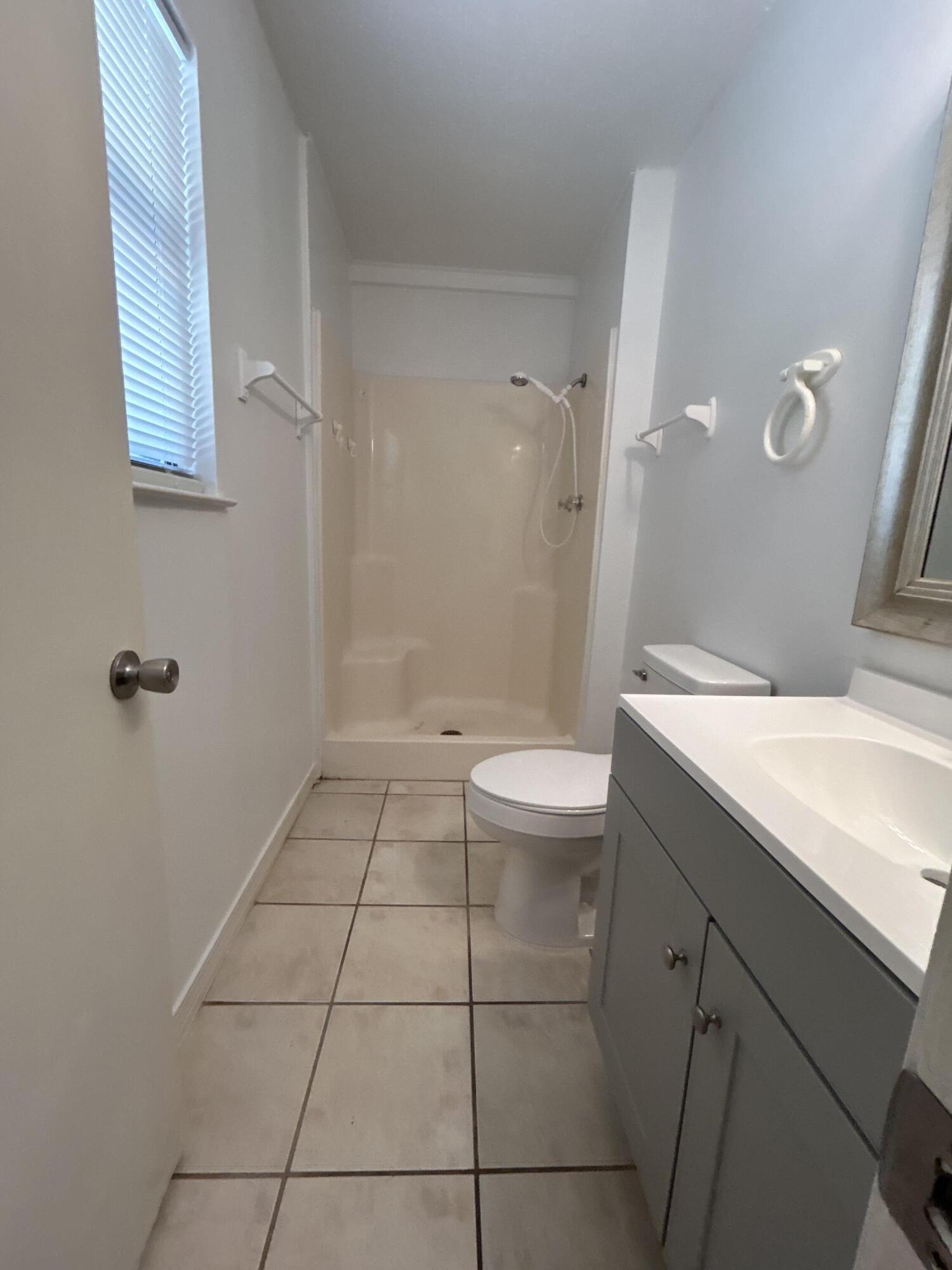 107 Lea Place Crestview, FL 32539 - Photo 16 of 18 107 lea master bath