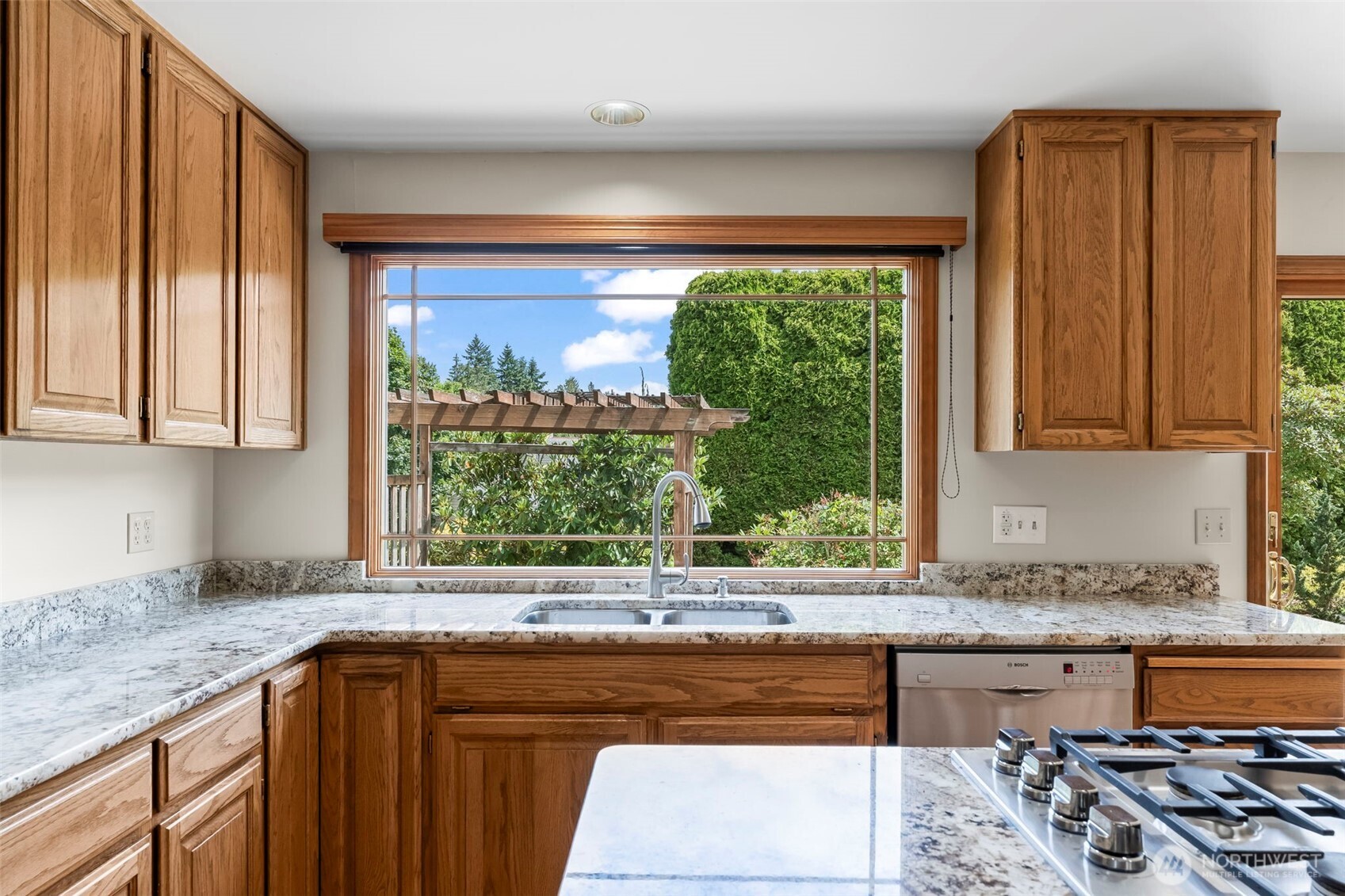 13711 65th Place West Edmonds, WA 98026 - Photo 9 of 40