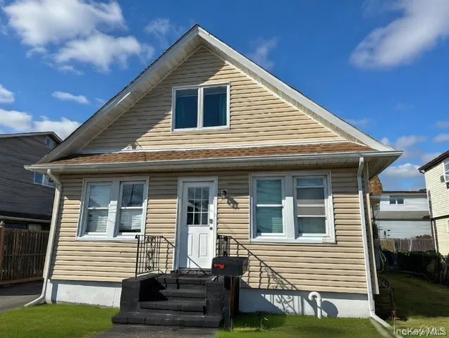 $1,875 | 7 South Atlantic Street, Bay Shore, NY 11706