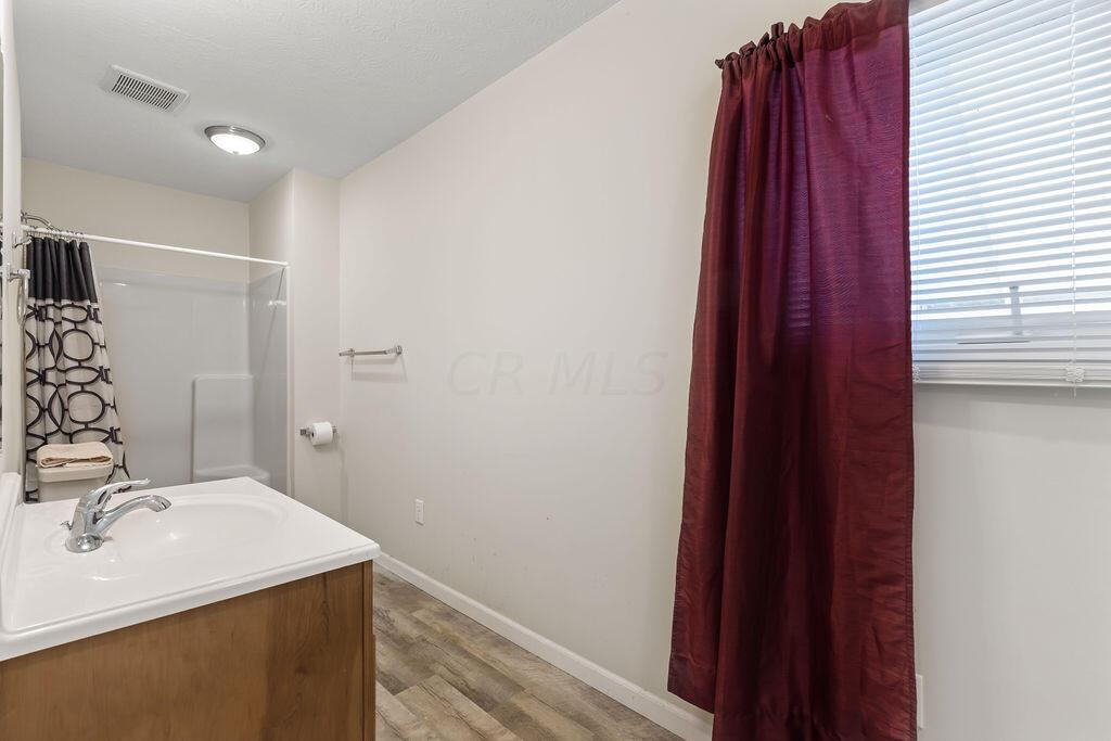 571 Ridgefield Road Newark, OH 43055 - Photo 28 of 47 28-Bathroom