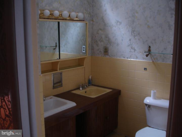 307 Old Farm Road Wyncote, PA 19095 - Photo 10 of 21 Bedroom - Main