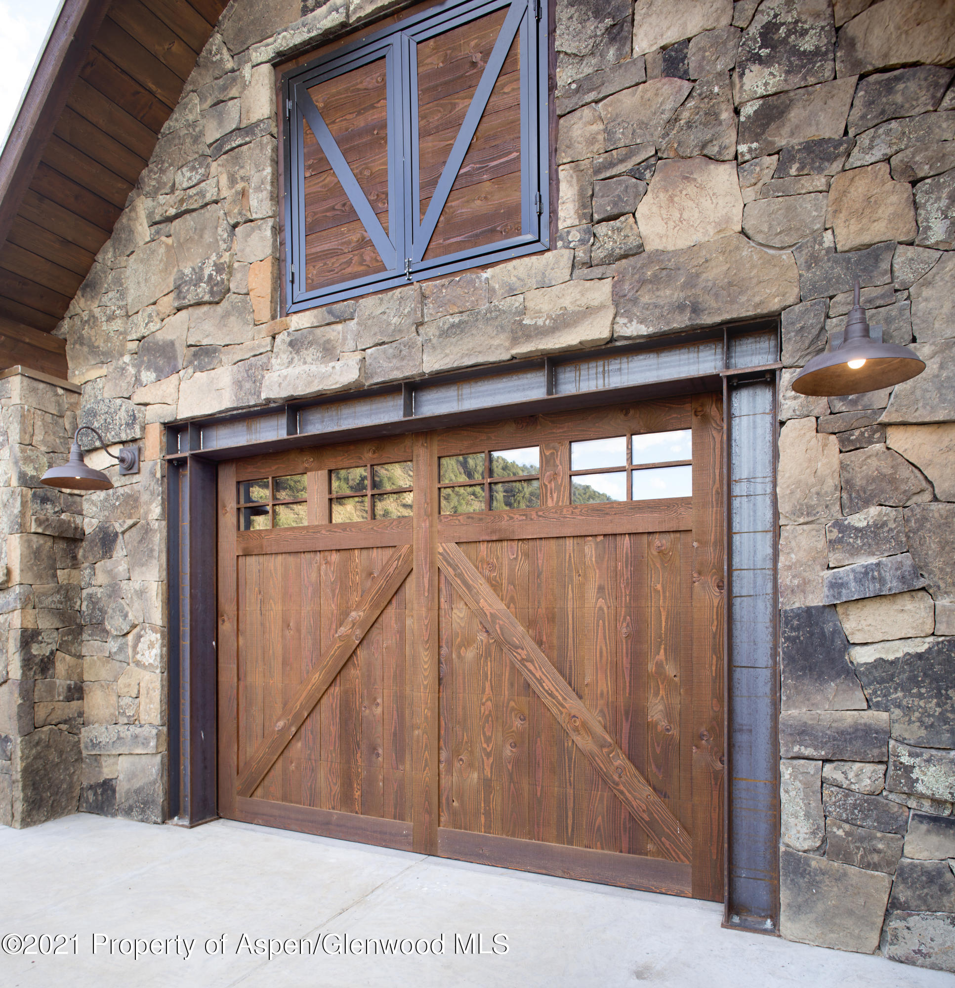 902-904 West Sopris Creek Road Basalt, CO 81621 - Photo 8 of 19 Barn Garage