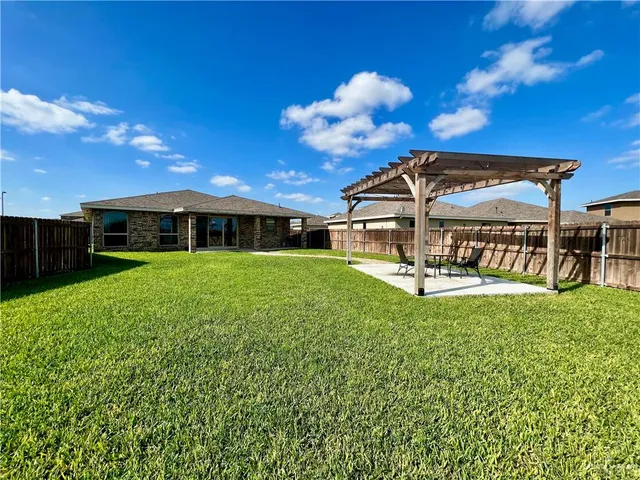 a view of a house with a big yard
