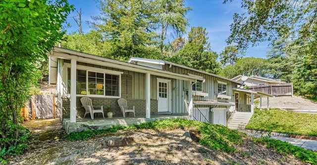 $1,350,000 | 2048-2050 Donald Drive, Moraga, CA 94556