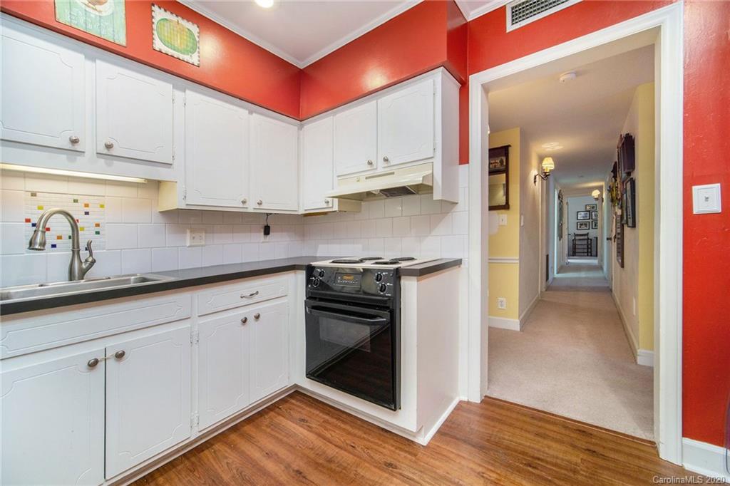 4527 Gaynor Road, Unit 104 Charlotte, NC 28211 - Photo 4 of 28 Gallery Image 4