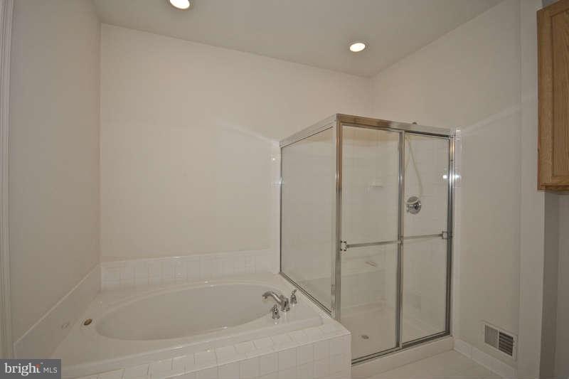 8516 Meadowsweet Road, Unit 8516 Baltimore, MD 21208 - Photo 11 of 22 Bath (Master)