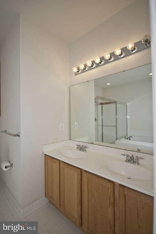 8516 Meadowsweet Road, Unit 8516 Baltimore, MD 21208 - Photo 12 of 22 Bath (Master)