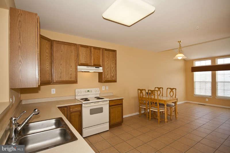 8516 Meadowsweet Road, Unit 8516 Baltimore, MD 21208 - Photo 6 of 22 Kitchen