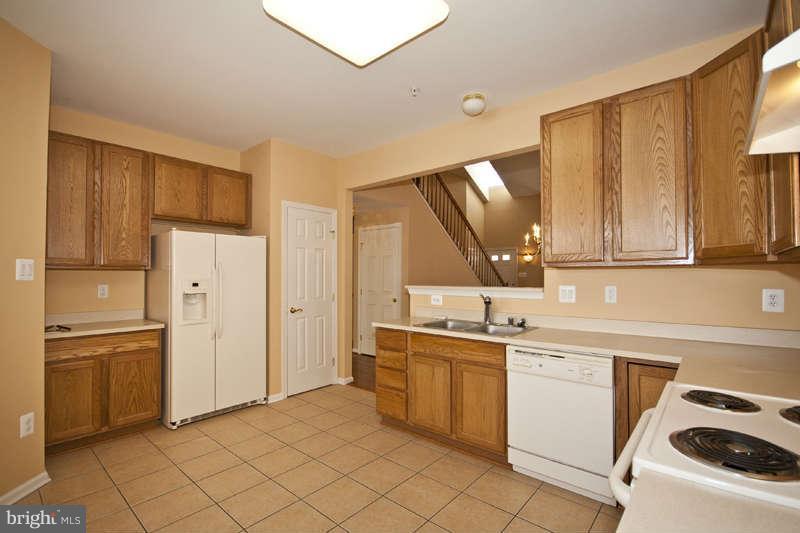 8516 Meadowsweet Road, Unit 8516 Baltimore, MD 21208 - Photo 7 of 22 Kitchen